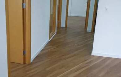 Imagem: O depósito possui 5 Vagas na garagem e 150m² de Área e está