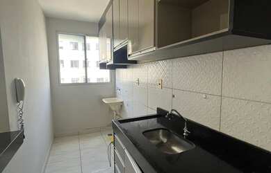 Imagem: O apartamento possui 2 Dormitórios, 1 Banheiro, 1 Vaga na garagem