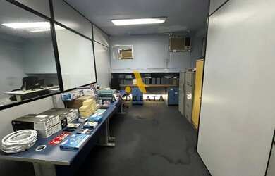 Imagem: O depósito possui 180m² de Área e está localizado em Barra