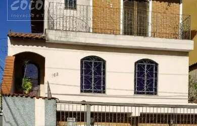 Imagem: A casa possui 3 Dormitórios, 4 Banheiros, 5 Vagas na garagem