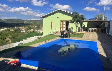 Imagem: A casa à venda possui 3 Dormitórios, 2 Banheiros, 3 Vagas