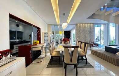 Imagem: A casa possui 3 Dormitórios, 5 Banheiros, 4 Vagas na garagem