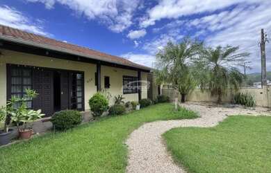 Imagem: A casa à venda possui 3 Dormitórios, 3 Banheiros, 3 Vagas