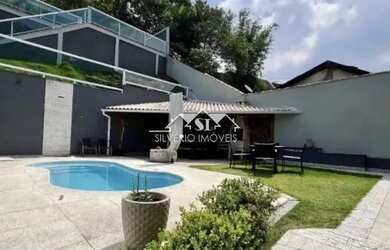 Imagem: A casa possui 2 Dormitórios, 3 Banheiros, 3 Vagas na garagem