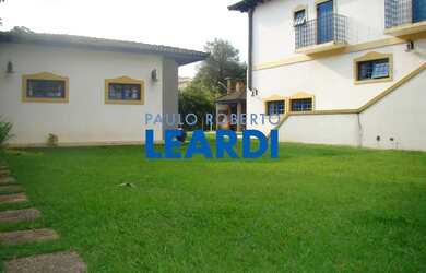 Imagem: A casa em condomínio possui 4 Dormitórios, 5 Banheiros, 4