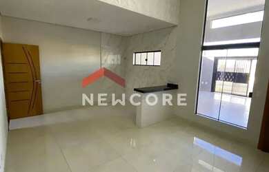 Imagem: A casa possui 3 Dormitórios, 1 Banheiro, 2 Vagas na garagem