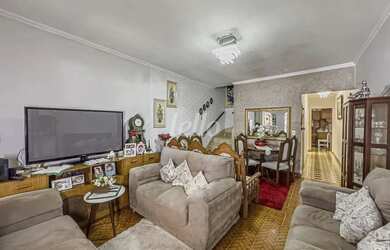 Imagem: A casa possui 3 Dormitórios, 3 Banheiros, 1 Vaga na garagem