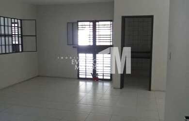 Imagem: A casa possui 3 Dormitórios, 4 Banheiros, 2 Vagas na garagem