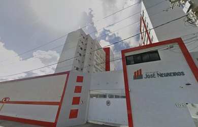 Imagem: O apartamento possui 3 Dormitórios, 1 Banheiro, 2 Vagas na