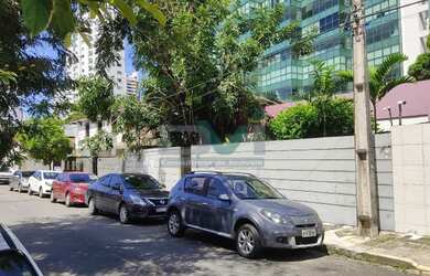 Imagem: A casa possui 5 Dormitórios, 2 Banheiros, 1 Vaga na garagem