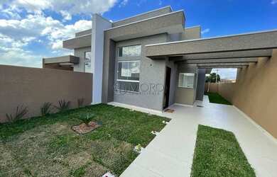 Imagem: A casa possui 3 Dormitórios, 1 Banheiro, 2 Vagas na garagem