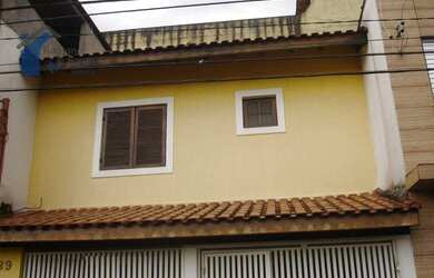 Imagem: A casa possui 2 Dormitórios, 2 Banheiros, 1 Vaga na garagem