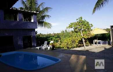 Imagem: A casa possui 2 Dormitórios, 3 Banheiros, 4 Vagas na garagem