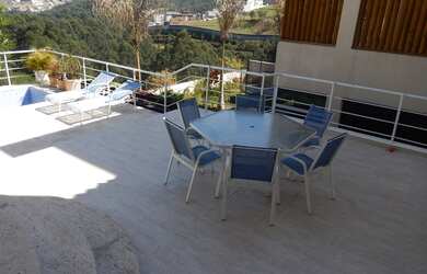 Imagem: A casa em condomínio possui 4 Dormitórios, 5 Banheiros, 4