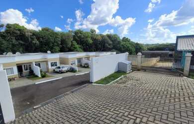 Imagem: A casa em condomínio possui 2 Dormitórios, 1 Banheiro, 2 Vagas