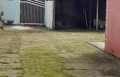 Imagem: A casa possui 4 Dormitórios, 2 Banheiros, 4 Vagas na garagem