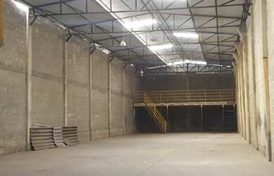 Imagem: O depósito possui 3 Vagas na garagem, 550m² de Área e Imóvel