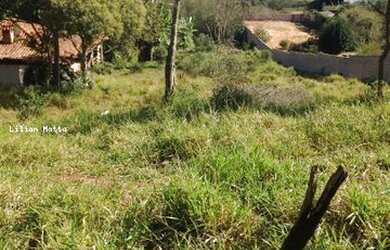 Imagem: O terreno possui 2735m² de Área e está localizado em Vina