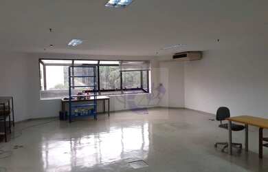 Imagem: O depósito possui 2 Vagas na garagem, 88m² de Área e está