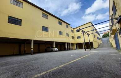 Imagem: O depósito possui 5 Vagas na garagem, 2.700m² de Área e