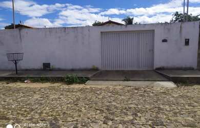 Imagem: A casa possui 2 Dormitórios, 1 Banheiro, 4 Vagas na garagem