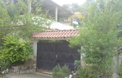 Imagem: A casa possui 3 Dormitórios, 3 Banheiros, 2 Vagas na garagem