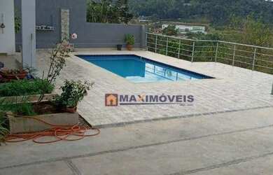 Imagem: A casa possui 4 Dormitórios, 3 Banheiros, 2 Vagas na garagem