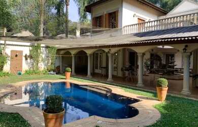 Imagem: A casa possui 5 Dormitórios, 5 Banheiros, 2 Vagas na garagem