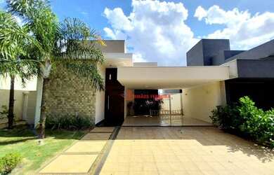 Imagem: A casa em condomínio possui 3 Dormitórios, 5 Banheiros, 240m²