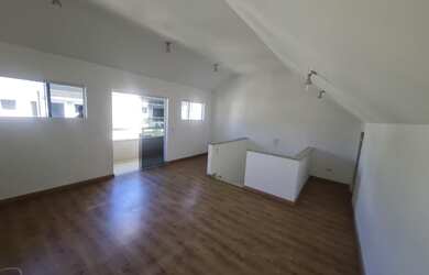 Imagem: A casa em condomínio possui 3 Dormitórios, 1 Banheiro, 2 Vagas