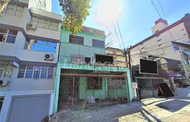 Imagem: A casa possui 5 Dormitórios, 4 Banheiros, 2 Vagas na garagem