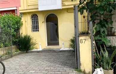 Imagem: A casa possui 2 Dormitórios, 3 Banheiros, 1 Vaga na garagem