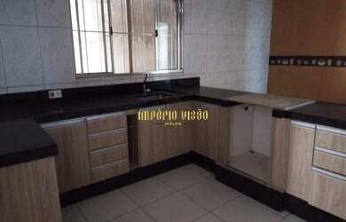 Imagem: A casa possui 5 Dormitórios, 3 Banheiros, 1 Vaga na garagem