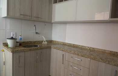 Imagem: O apartamento possui 2 Dormitórios, 1 Banheiro, 1 Vaga na garagem