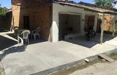 Imagem: A casa possui 2 Dormitórios, 1 Banheiro, 1 Vaga na garagem