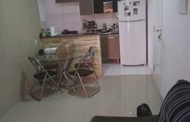 Imagem: O apartamento possui 2 Dormitórios, 1 Banheiro, 1 Vaga na garagem