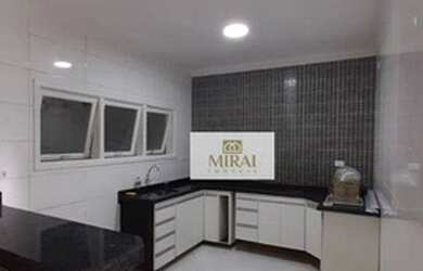 Imagem: A casa possui 4 Dormitórios, 2 Banheiros, 120m² de Área e