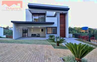 Imagem: A casa possui 4 Dormitórios, 5 Banheiros, 1 Vaga na garagem