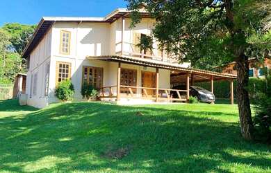 Imagem: A casa em condomínio possui 4 Dormitórios, 2 Banheiros, 4