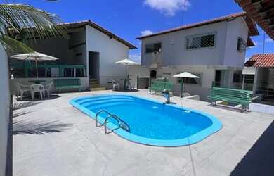 Imagem: A casa possui 4 Dormitórios, 3 Banheiros, 5 Vagas na garagem