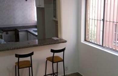 Imagem: O apartamento possui 2 Dormitórios, 1 Banheiro, 1 Vaga na garagem