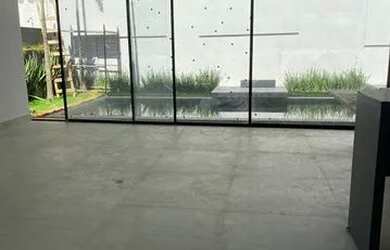 Imagem: A casa possui 3 Dormitórios, 2 Banheiros, 1 Vaga na garagem