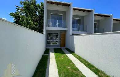 Imagem: A casa possui 2 Dormitórios, 2 Banheiros, 2 Vagas na garagem