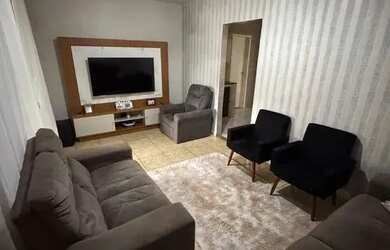 Imagem: A casa possui 3 Dormitórios, 2 Banheiros, 2 Vagas na garagem