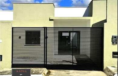 Imagem: A casa possui 2 Dormitórios, 2 Vagas na garagem e está localizado