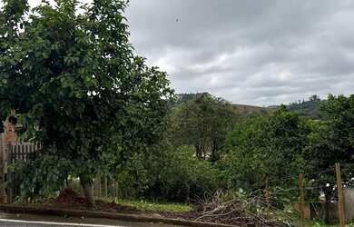 Imagem: O terreno possui 225m² de Área e está localizado em Desterro