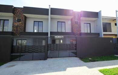 Imagem: A casa possui 3 Dormitórios, 1 Banheiro, 2 Vagas na garagem