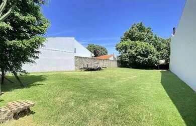 Imagem: O terreno possui 605m² de Área e está localizado em Recanto