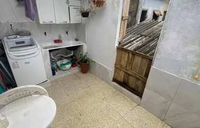 Imagem: A casa possui 2 Dormitórios, 1 Banheiro e 2 Vagas na garagem