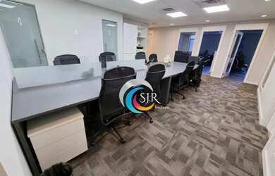 Imagem: O depósito possui 2 Vagas na garagem, 250m² de Área e Imóvel